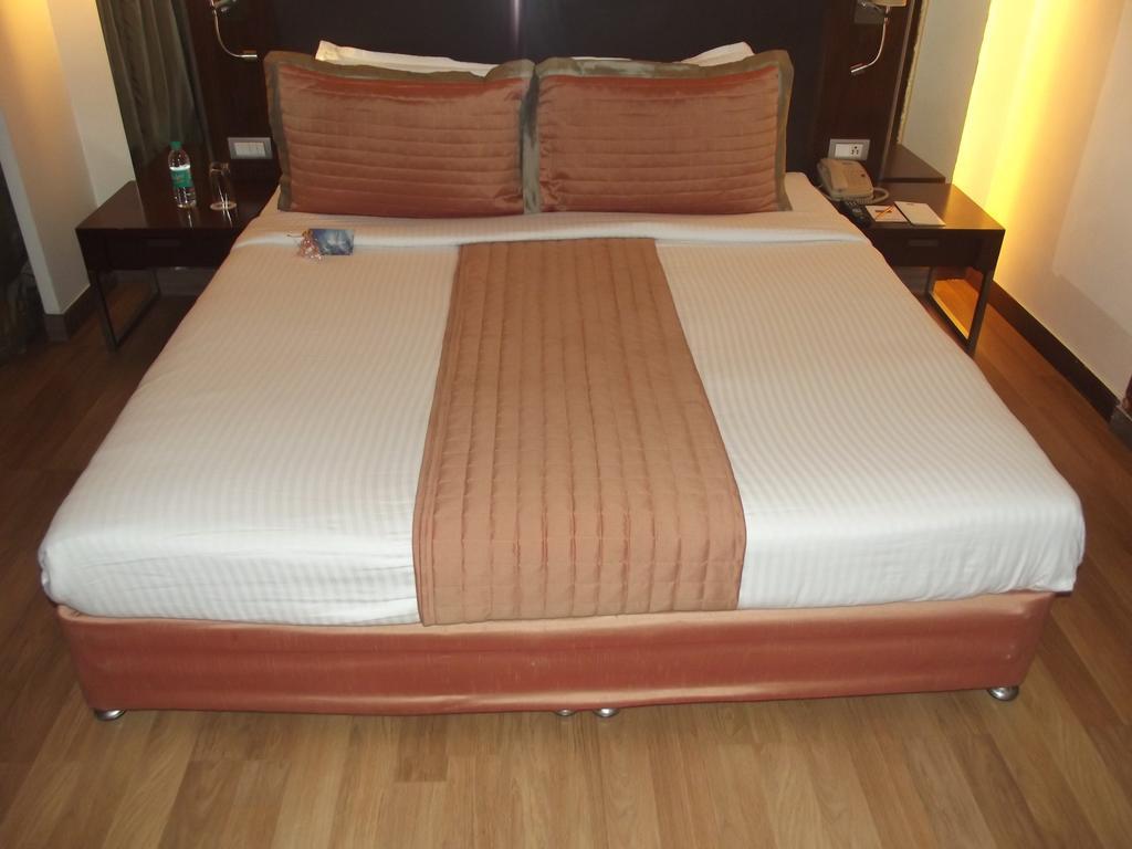 St Laurn Koregaon Park Pune Exterior photo
