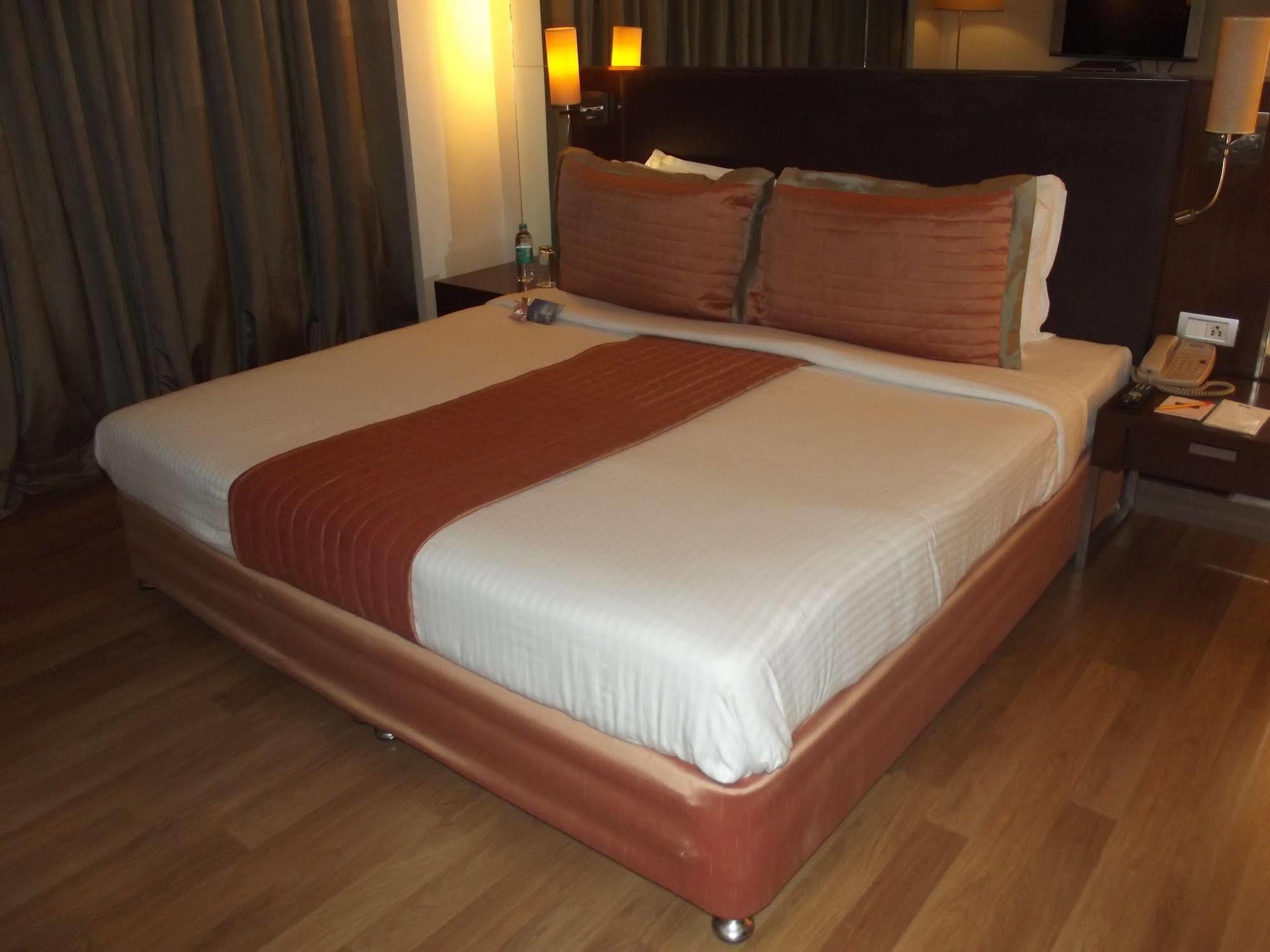 St Laurn Koregaon Park Pune Exterior photo
